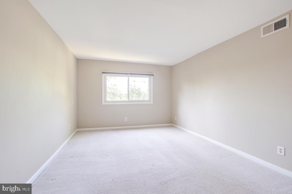 53 SKYHILL RD #204, ALEXANDRIA, Virginia 22314, 3 Bedrooms Bedrooms, ,2 BathroomsBathrooms,Residential,For sale,53 SKYHILL RD #204,VAAX2046568 MLS # VAAX2046568