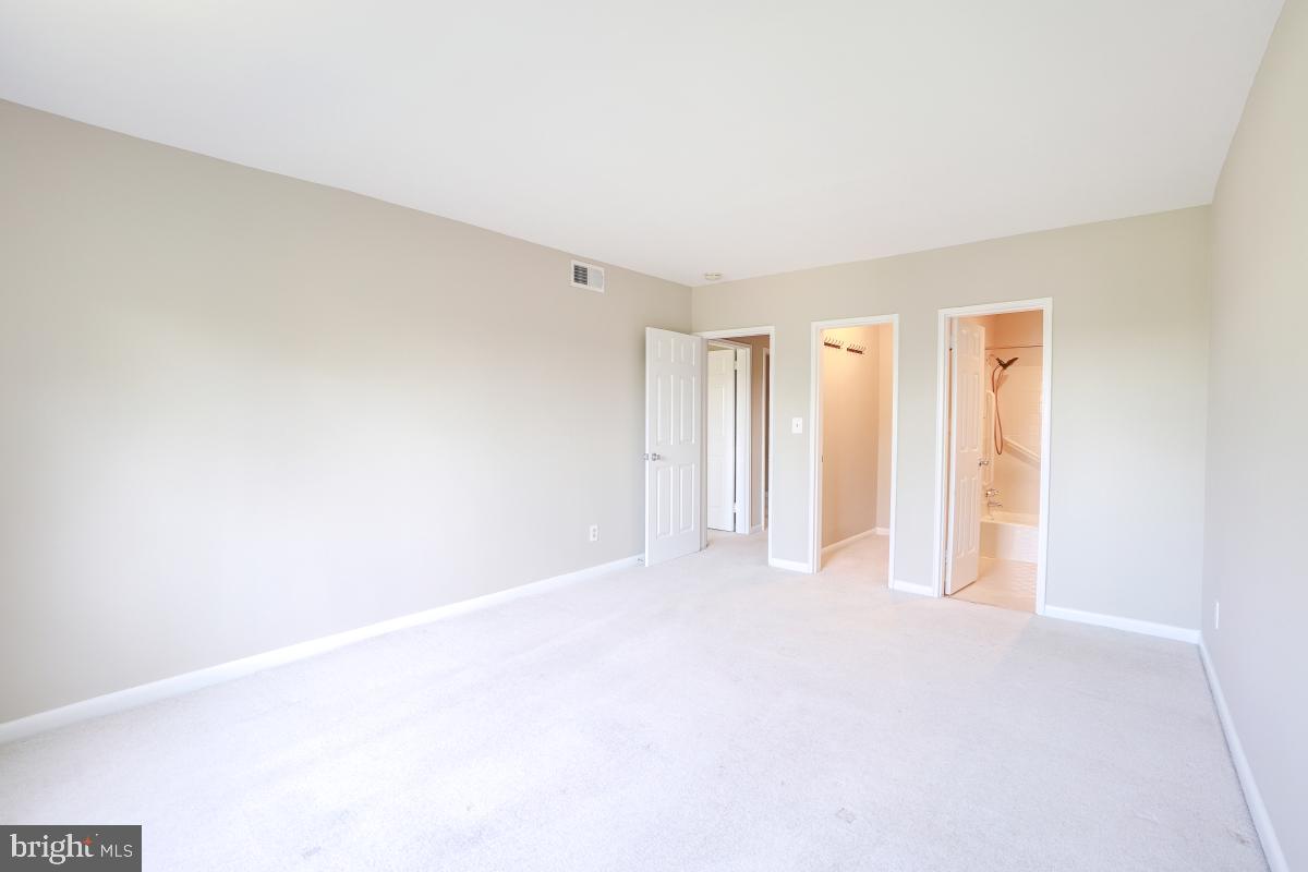 53 SKYHILL RD #204, ALEXANDRIA, Virginia 22314, 3 Bedrooms Bedrooms, ,2 BathroomsBathrooms,Residential,For sale,53 SKYHILL RD #204,VAAX2046568 MLS # VAAX2046568