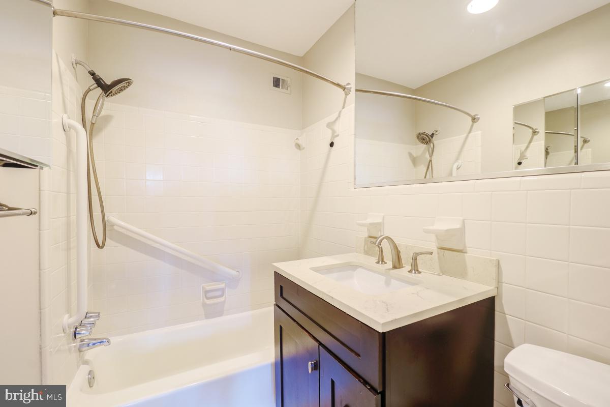 53 SKYHILL RD #204, ALEXANDRIA, Virginia 22314, 3 Bedrooms Bedrooms, ,2 BathroomsBathrooms,Residential,For sale,53 SKYHILL RD #204,VAAX2046568 MLS # VAAX2046568