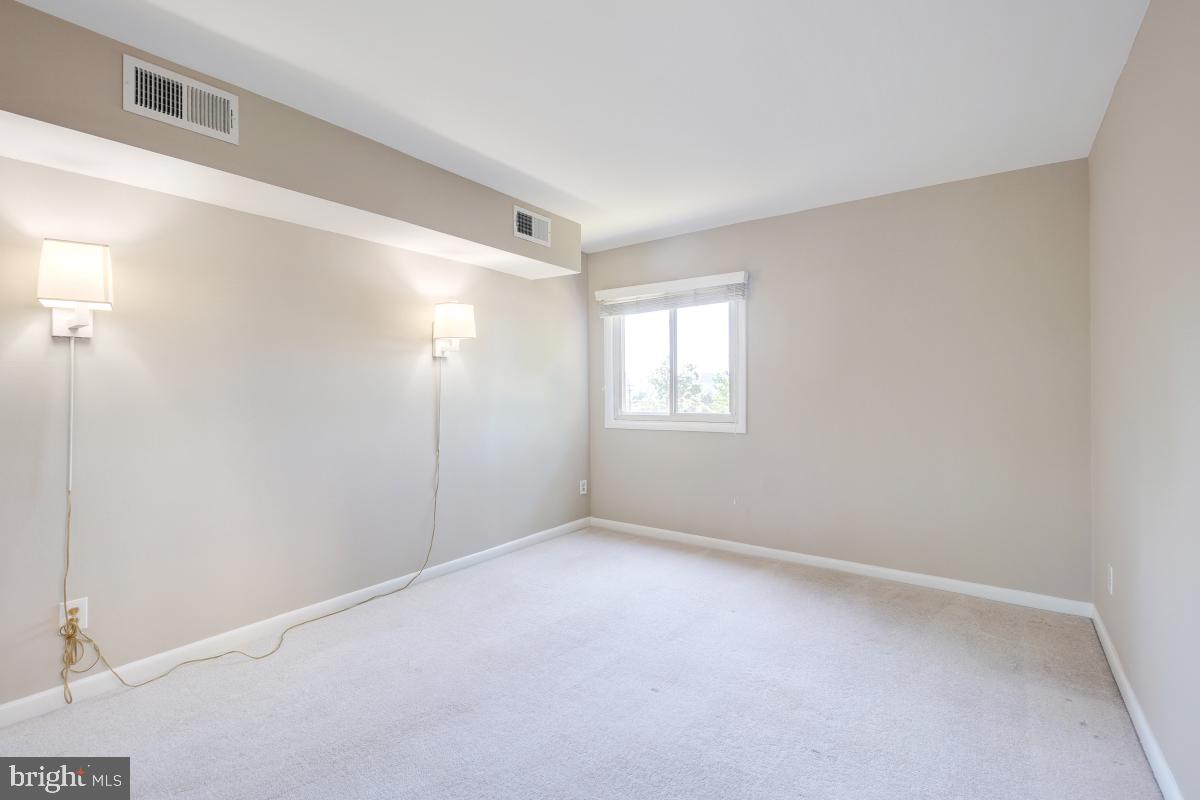 53 SKYHILL RD #204, ALEXANDRIA, Virginia 22314, 3 Bedrooms Bedrooms, ,2 BathroomsBathrooms,Residential,For sale,53 SKYHILL RD #204,VAAX2046568 MLS # VAAX2046568