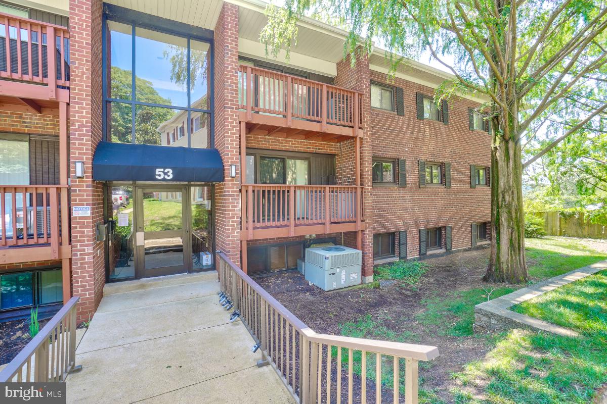 53 SKYHILL RD #204, ALEXANDRIA, Virginia 22314, 3 Bedrooms Bedrooms, ,2 BathroomsBathrooms,Residential,For sale,53 SKYHILL RD #204,VAAX2046568 MLS # VAAX2046568