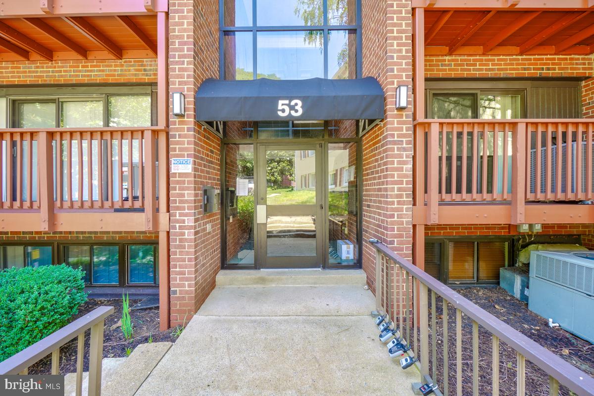53 SKYHILL RD #204, ALEXANDRIA, Virginia 22314, 3 Bedrooms Bedrooms, ,2 BathroomsBathrooms,Residential,For sale,53 SKYHILL RD #204,VAAX2046568 MLS # VAAX2046568