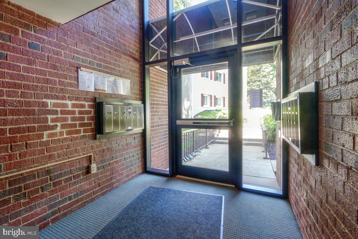 53 SKYHILL RD #204, ALEXANDRIA, Virginia 22314, 3 Bedrooms Bedrooms, ,2 BathroomsBathrooms,Residential,For sale,53 SKYHILL RD #204,VAAX2046568 MLS # VAAX2046568