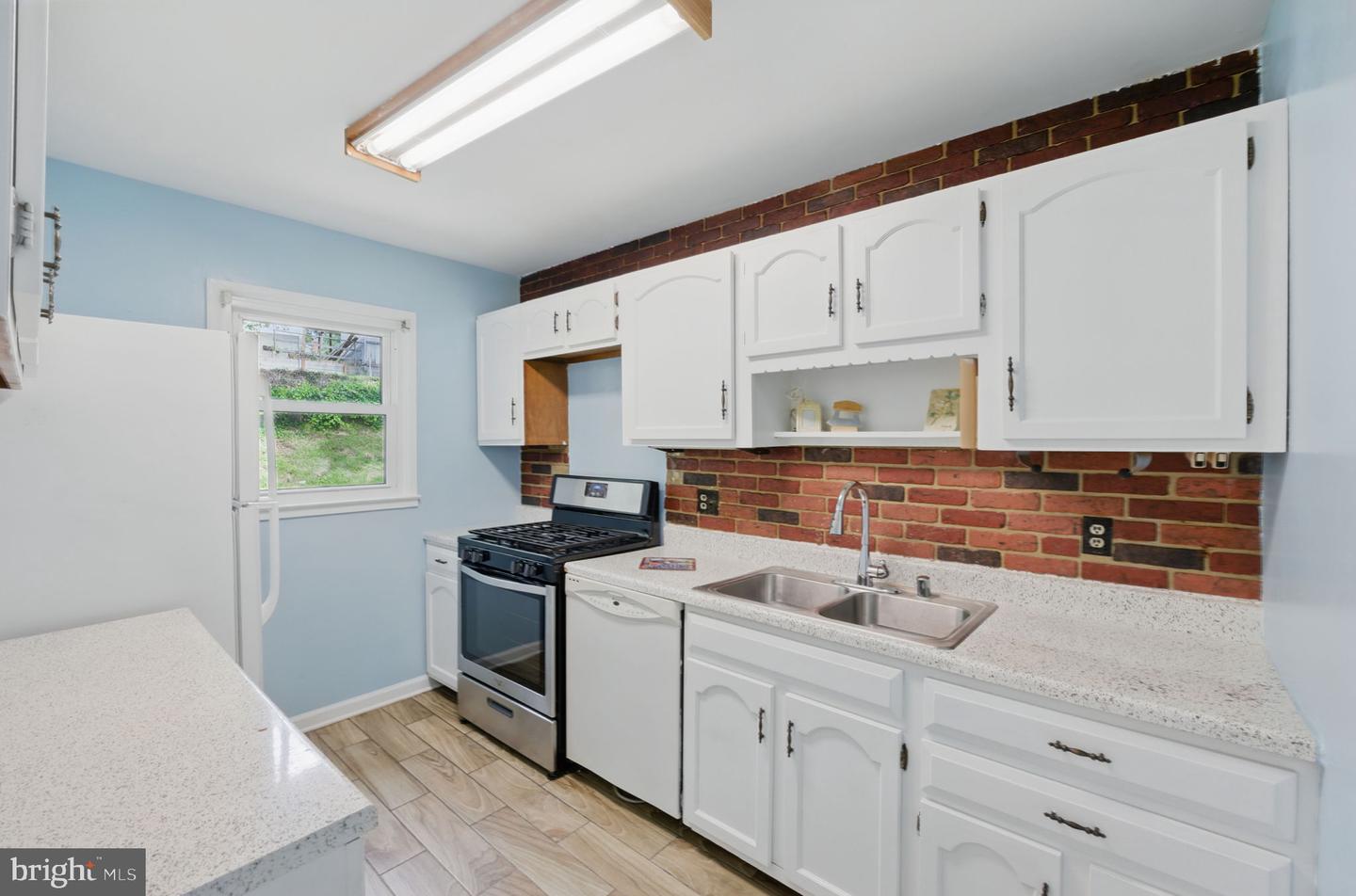 13626 KINGSMAN RD, WOODBRIDGE, Virginia 22193, 4 Bedrooms Bedrooms, ,2 BathroomsBathrooms,Residential,For sale,13626 KINGSMAN RD,VAPW2097268 MLS # VAPW2097268