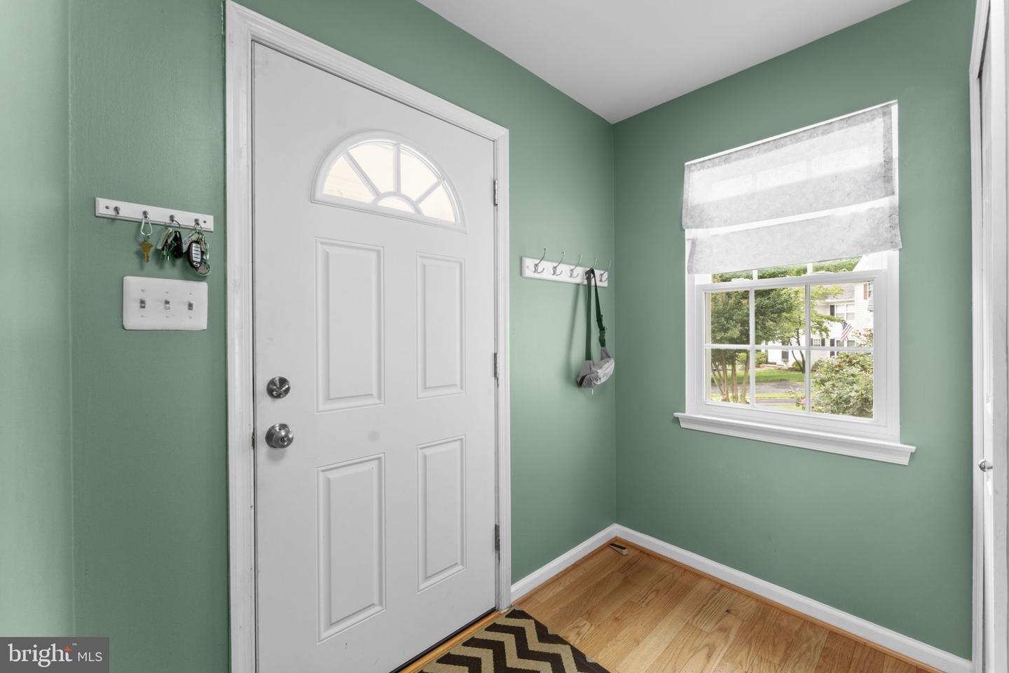 10034 PARK WOODS LN, BURKE, Virginia 22015, 4 Bedrooms Bedrooms, ,2 BathroomsBathrooms,Residential,For sale,10034 PARK WOODS LN,VAFX2247784 MLS # VAFX2247784