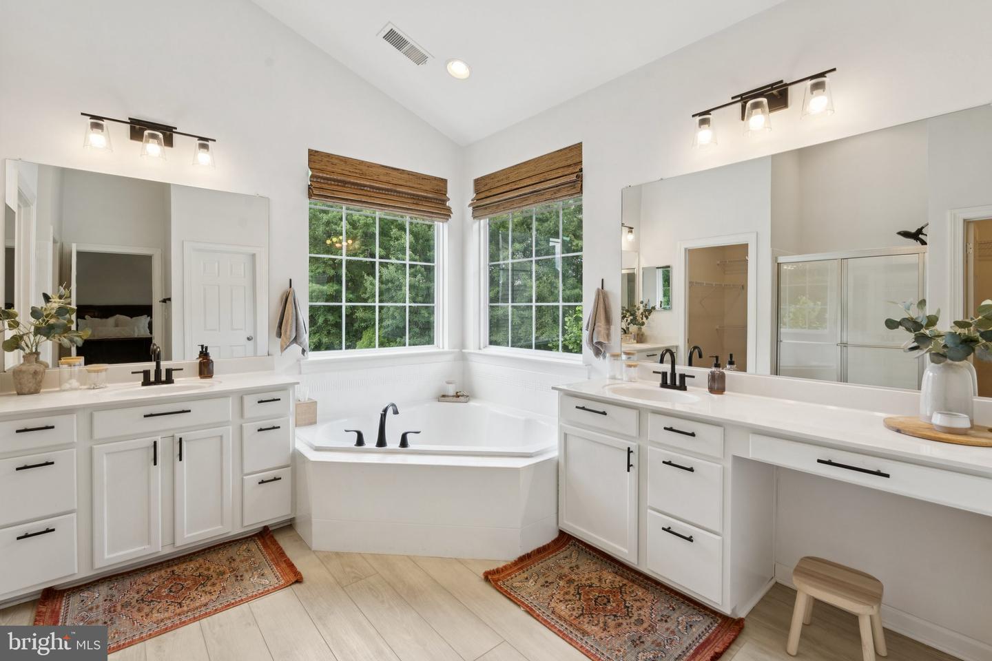13831 BARRYMORE CT, GAINESVILLE, Virginia 20155, 4 Bedrooms Bedrooms, ,4 BathroomsBathrooms,Residential,For sale,13831 BARRYMORE CT,VAPW2097182 MLS # VAPW2097182
