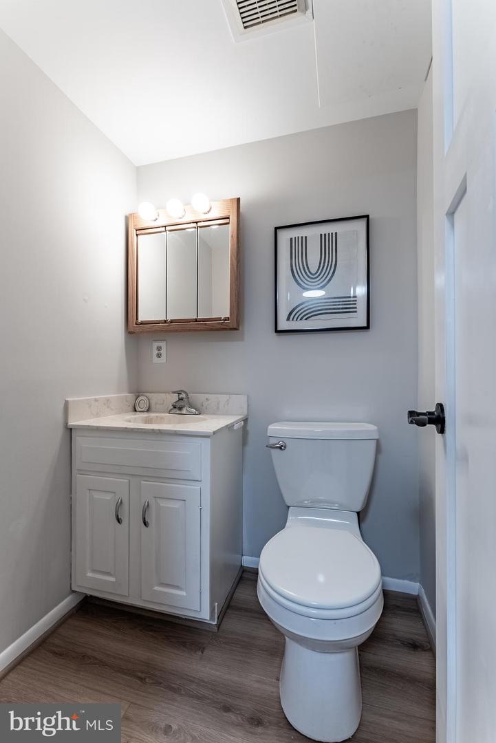 3204 HOLLY BERRY CT, FALLS CHURCH, Virginia 22042, 3 Bedrooms Bedrooms, ,2 BathroomsBathrooms,Residential,For sale,3204 HOLLY BERRY CT,VAFX2247824 MLS # VAFX2247824