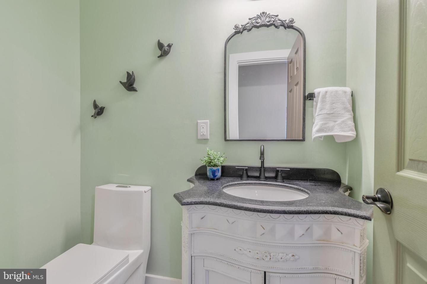 11726 LARIAT LN, OAKTON, Virginia 22124, 4 Bedrooms Bedrooms, ,3 BathroomsBathrooms,Residential,For sale,11726 LARIAT LN,VAFX2247868 MLS # VAFX2247868