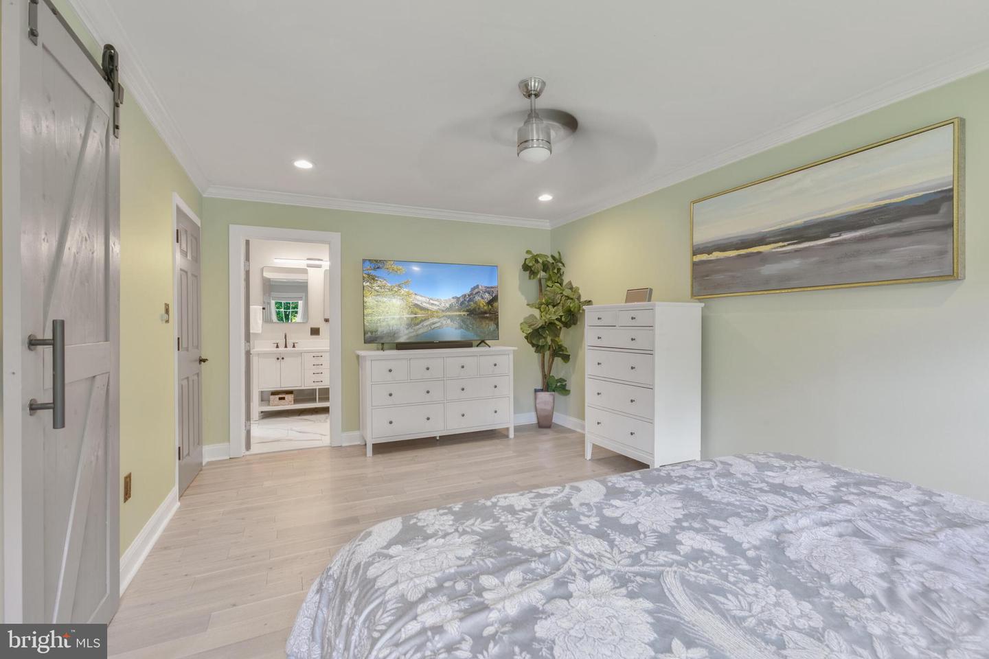 11726 LARIAT LN, OAKTON, Virginia 22124, 4 Bedrooms Bedrooms, ,3 BathroomsBathrooms,Residential,For sale,11726 LARIAT LN,VAFX2247868 MLS # VAFX2247868