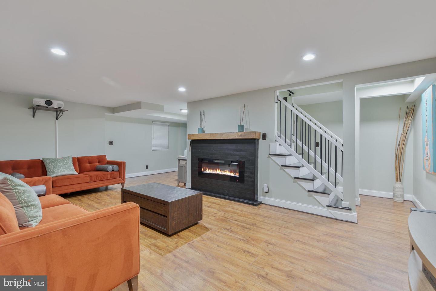 11726 LARIAT LN, OAKTON, Virginia 22124, 4 Bedrooms Bedrooms, ,3 BathroomsBathrooms,Residential,For sale,11726 LARIAT LN,VAFX2247868 MLS # VAFX2247868