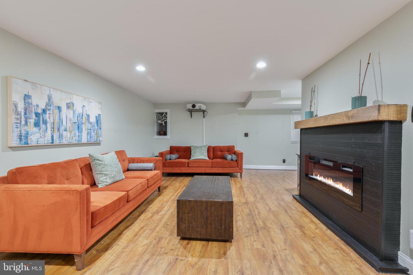 11726 LARIAT LN, OAKTON, Virginia 22124, 4 Bedrooms Bedrooms, ,3 BathroomsBathrooms,Residential,For sale,11726 LARIAT LN,VAFX2247868 MLS # VAFX2247868