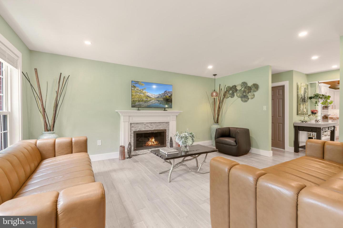 11726 LARIAT LN, OAKTON, Virginia 22124, 4 Bedrooms Bedrooms, ,3 BathroomsBathrooms,Residential,For sale,11726 LARIAT LN,VAFX2247868 MLS # VAFX2247868
