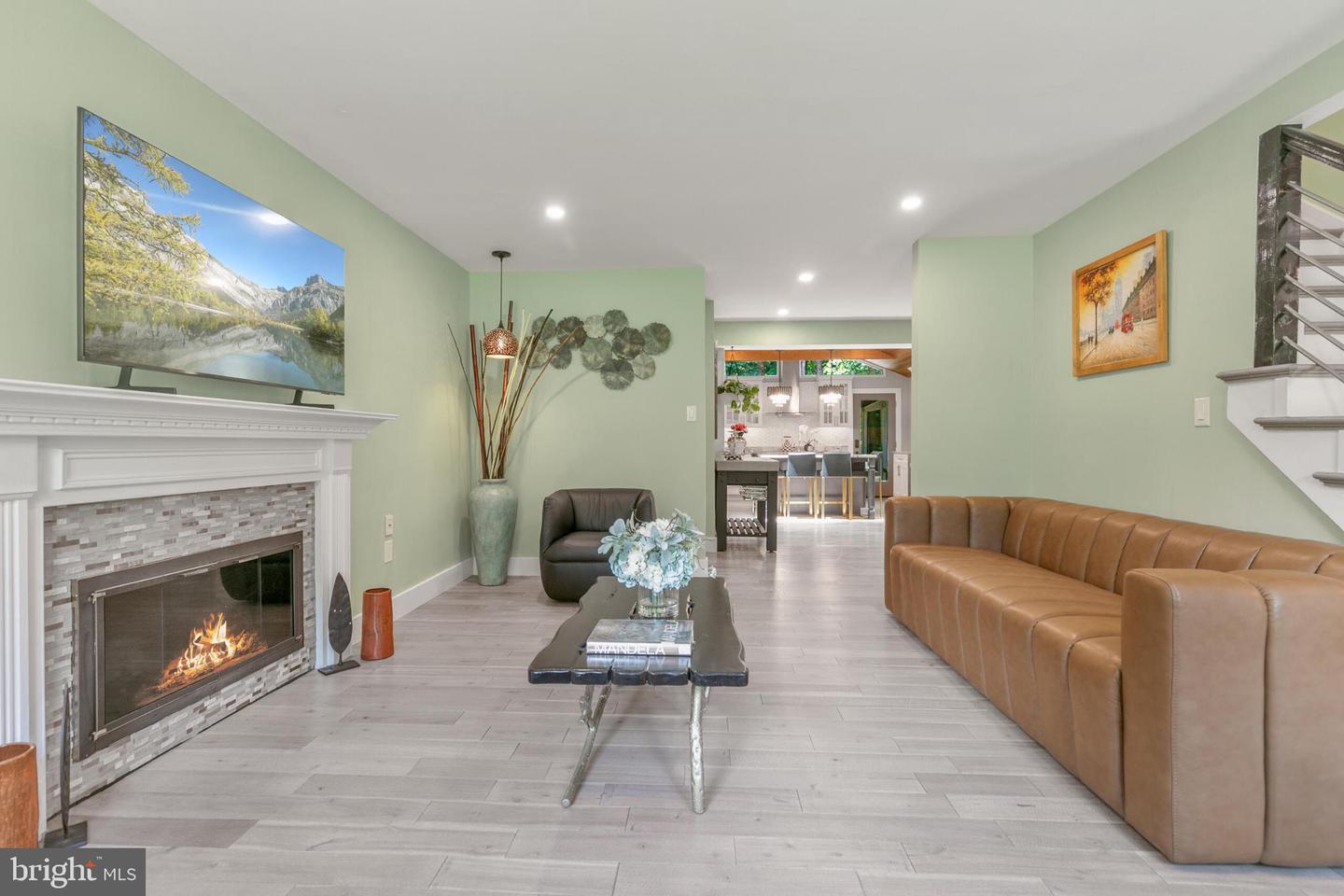 11726 LARIAT LN, OAKTON, Virginia 22124, 4 Bedrooms Bedrooms, ,3 BathroomsBathrooms,Residential,For sale,11726 LARIAT LN,VAFX2247868 MLS # VAFX2247868