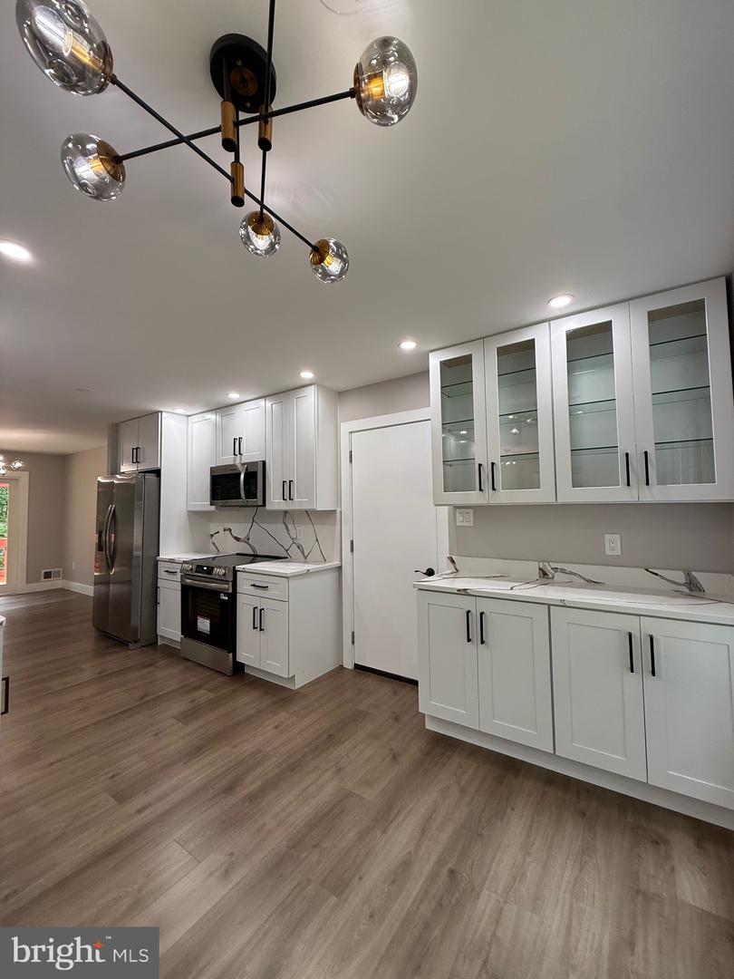 7937 SAINT GEORGE CT, SPRINGFIELD, Virginia 22153, 5 Bedrooms Bedrooms, ,3 BathroomsBathrooms,Residential,For sale,7937 SAINT GEORGE CT,VAFX2248176 MLS # VAFX2248176