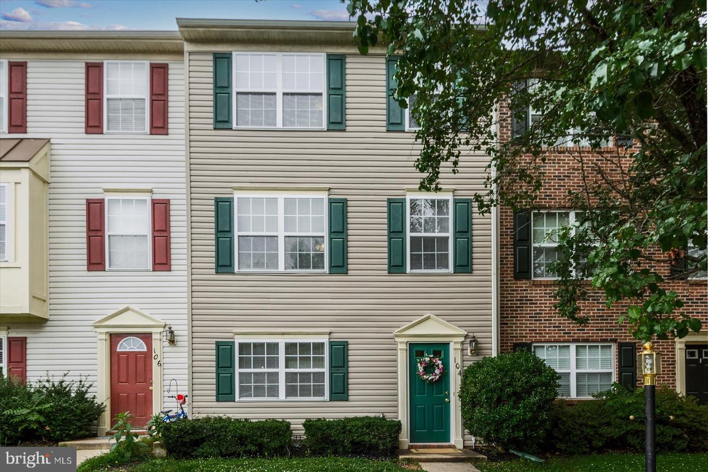 104 REGINA LN, FREDERICKSBURG, Virginia 22405, 4 Bedrooms Bedrooms, ,2 BathroomsBathrooms,Residential,For sale,104 REGINA LN,VAST2039962 MLS # VAST2039962