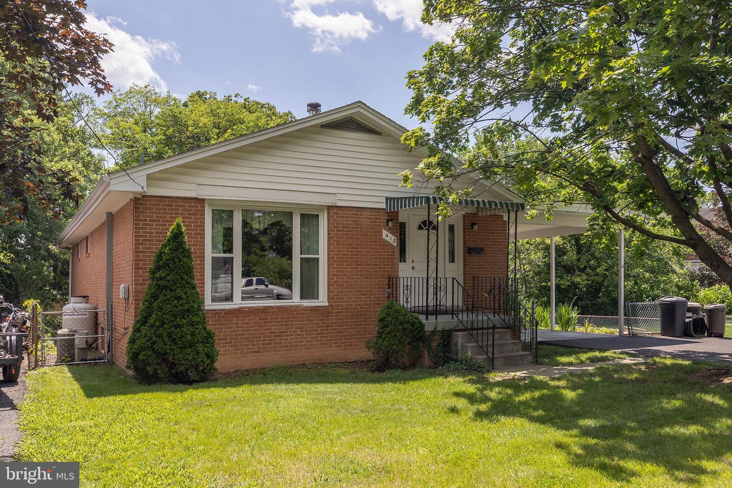 412 FAIRVIEW AVE, WINCHESTER, Virginia 22601, 3 Bedrooms Bedrooms, ,3 BathroomsBathrooms,Residential,For sale,412 FAIRVIEW AVE,VAWI2007986 MLS # VAWI2007986