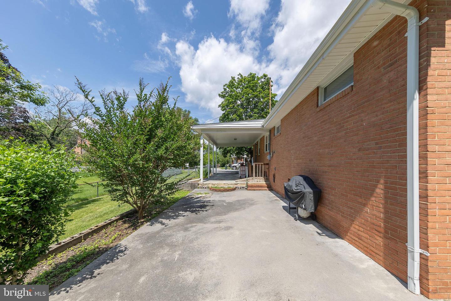 412 FAIRVIEW AVE, WINCHESTER, Virginia 22601, 3 Bedrooms Bedrooms, ,3 BathroomsBathrooms,Residential,For sale,412 FAIRVIEW AVE,VAWI2007986 MLS # VAWI2007986
