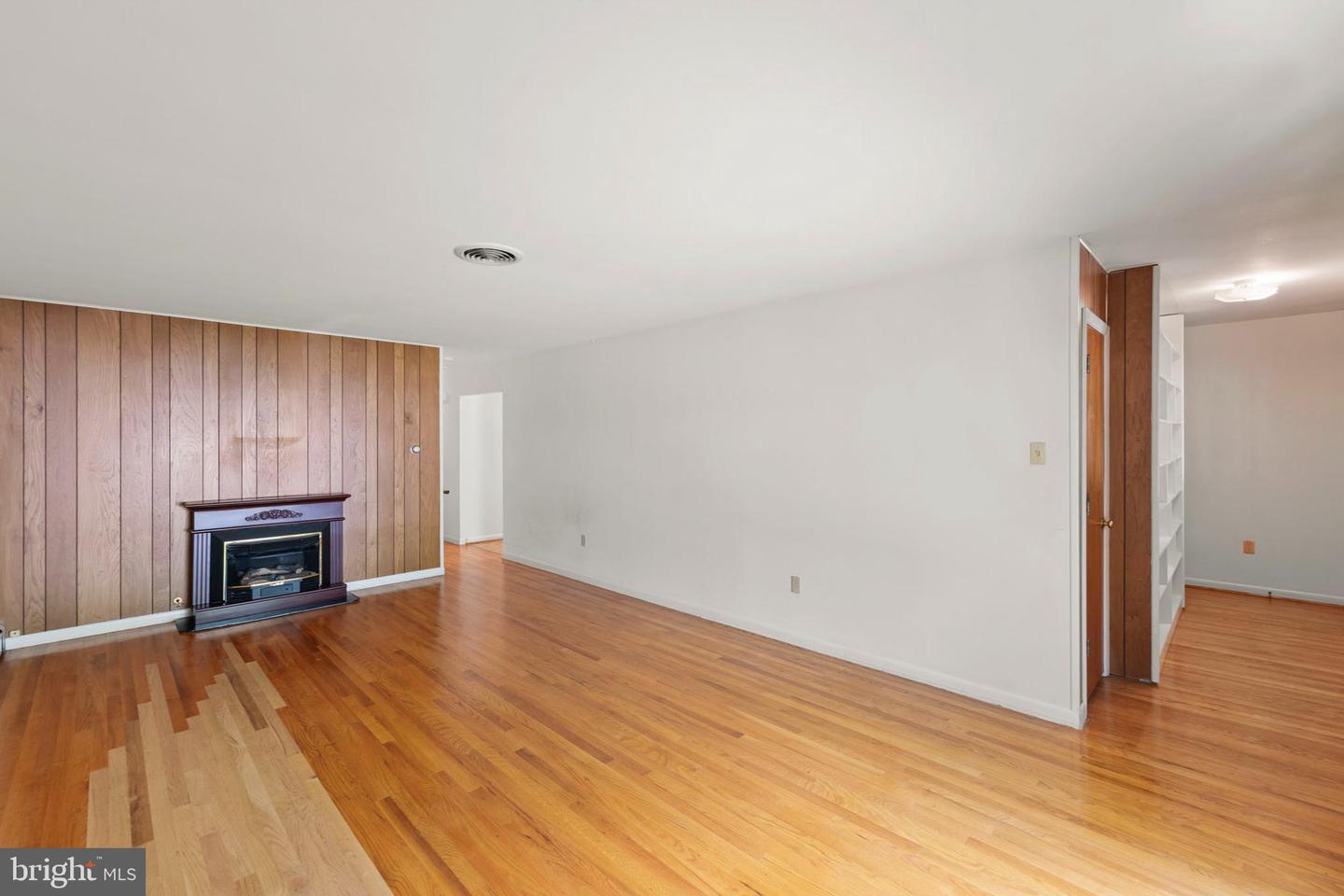 412 FAIRVIEW AVE, WINCHESTER, Virginia 22601, 3 Bedrooms Bedrooms, ,3 BathroomsBathrooms,Residential,For sale,412 FAIRVIEW AVE,VAWI2007986 MLS # VAWI2007986