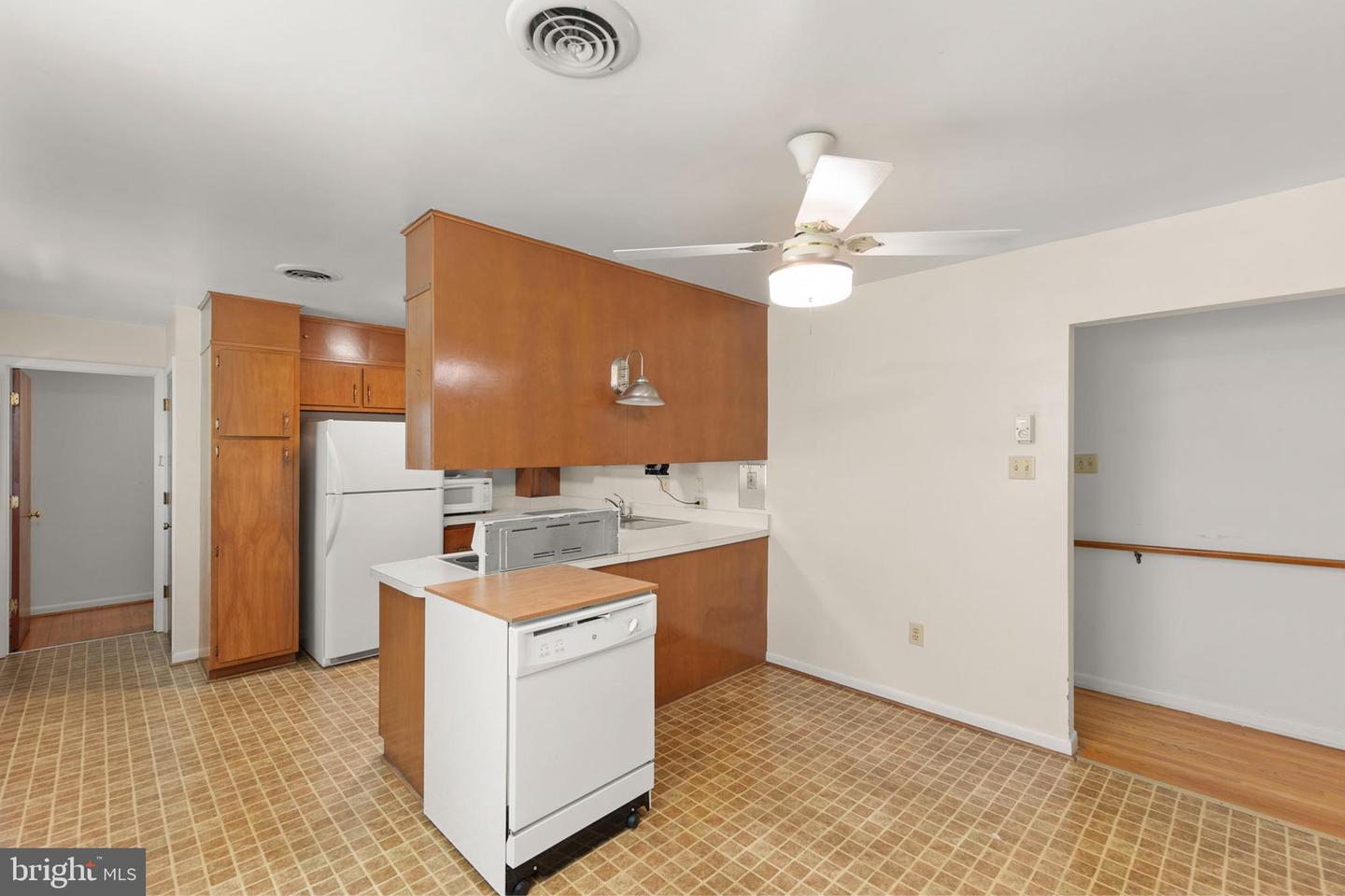 412 FAIRVIEW AVE, WINCHESTER, Virginia 22601, 3 Bedrooms Bedrooms, ,3 BathroomsBathrooms,Residential,For sale,412 FAIRVIEW AVE,VAWI2007986 MLS # VAWI2007986