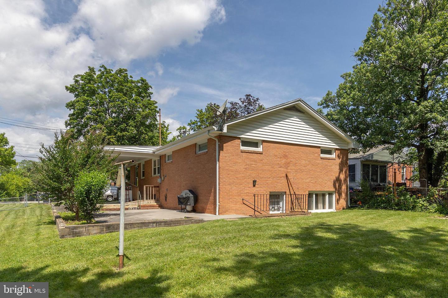 412 FAIRVIEW AVE, WINCHESTER, Virginia 22601, 3 Bedrooms Bedrooms, ,3 BathroomsBathrooms,Residential,For sale,412 FAIRVIEW AVE,VAWI2007986 MLS # VAWI2007986