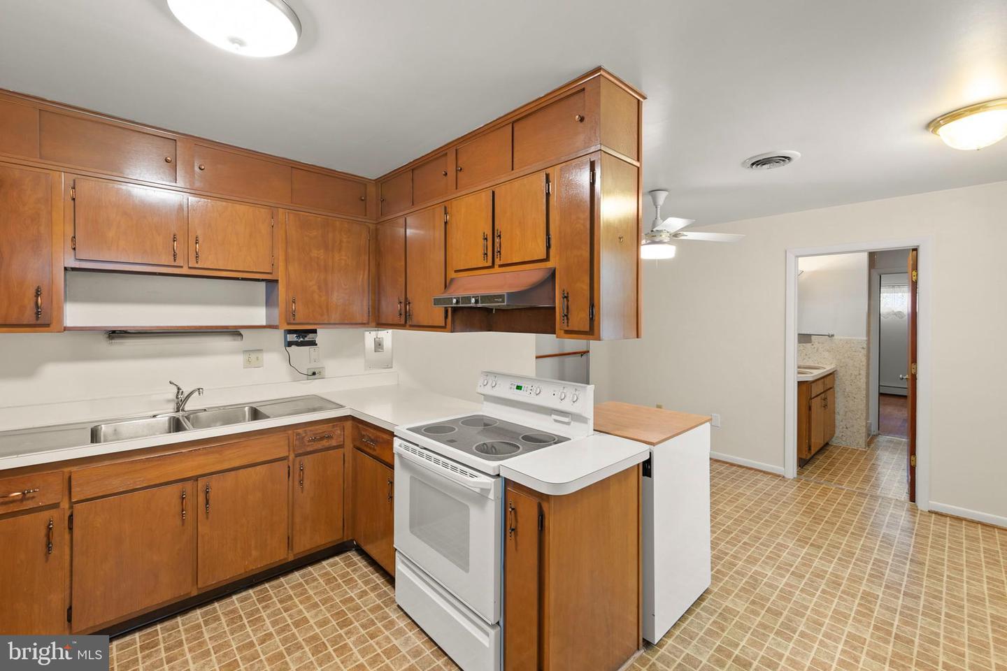 412 FAIRVIEW AVE, WINCHESTER, Virginia 22601, 3 Bedrooms Bedrooms, ,3 BathroomsBathrooms,Residential,For sale,412 FAIRVIEW AVE,VAWI2007986 MLS # VAWI2007986