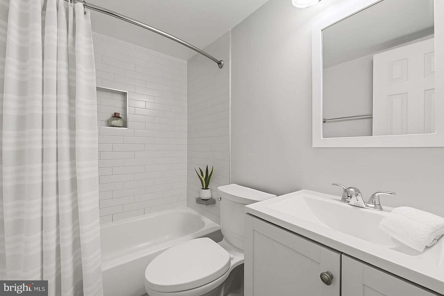 7746 DONNYBROOK CT #207, ANNANDALE, Virginia 22003, 3 Bedrooms Bedrooms, ,1 BathroomBathrooms,Residential,For sale,7746 DONNYBROOK CT #207,VAFX2248324 MLS # VAFX2248324