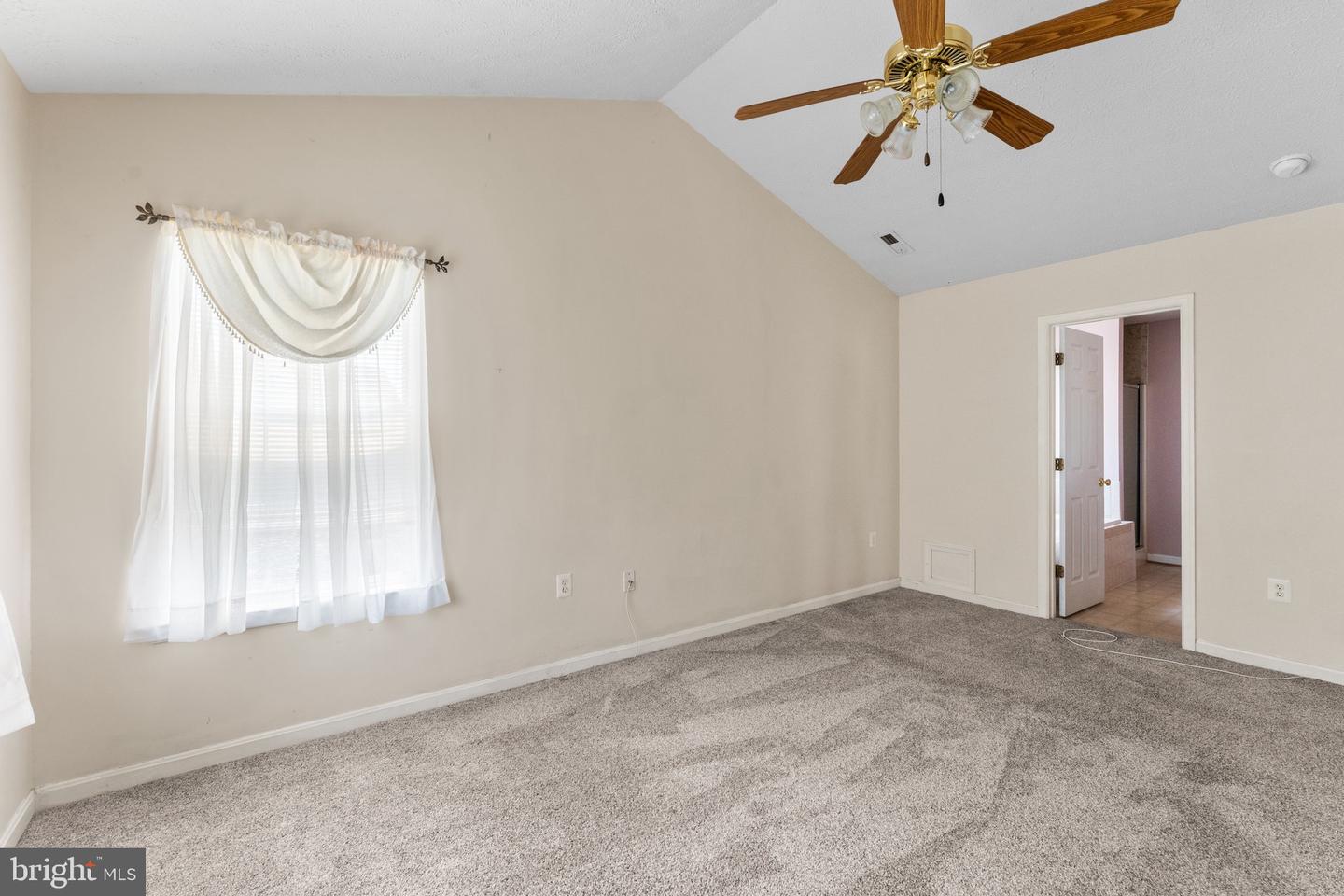 135 HOBBS HOLE LN, TAPPAHANNOCK, Virginia 22560, 4 Bedrooms Bedrooms, 7 Rooms Rooms,2 BathroomsBathrooms,Residential,For sale,135 HOBBS HOLE LN,VAES2000906 MLS # VAES2000906