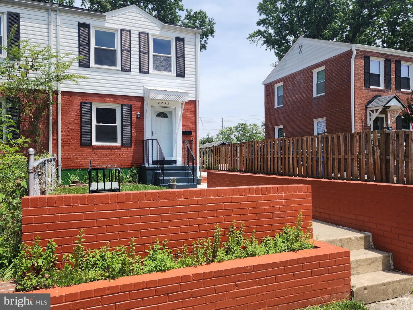 2258 ARLINGTON TER, ALEXANDRIA, Virginia 22303, 4 Bedrooms Bedrooms, ,3 BathroomsBathrooms,Residential,For sale,2258 ARLINGTON TER,VAFX2248824 MLS # VAFX2248824