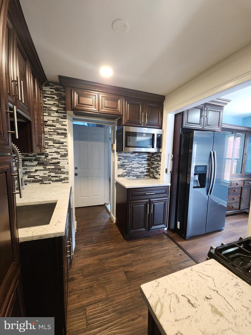 2258 ARLINGTON TER, ALEXANDRIA, Virginia 22303, 4 Bedrooms Bedrooms, ,3 BathroomsBathrooms,Residential,For sale,2258 ARLINGTON TER,VAFX2248824 MLS # VAFX2248824