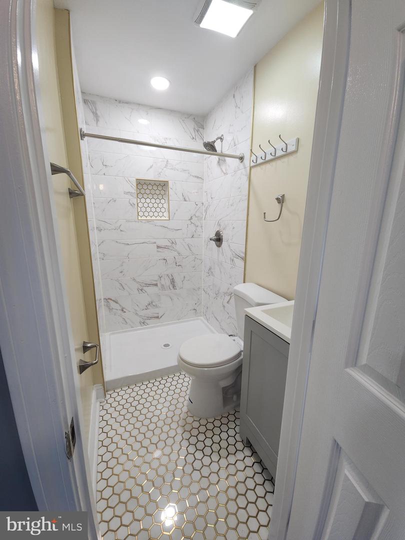 2258 ARLINGTON TER, ALEXANDRIA, Virginia 22303, 4 Bedrooms Bedrooms, ,3 BathroomsBathrooms,Residential,For sale,2258 ARLINGTON TER,VAFX2248824 MLS # VAFX2248824