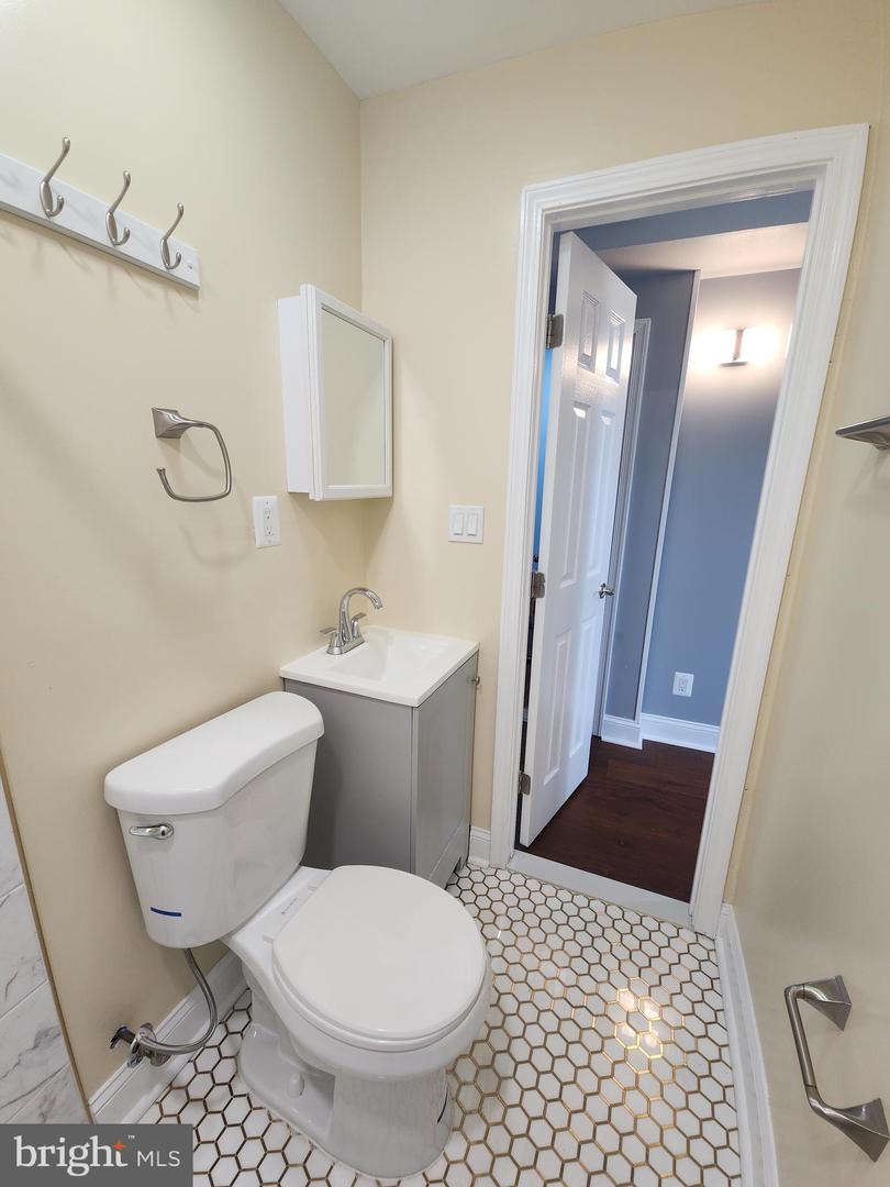 2258 ARLINGTON TER, ALEXANDRIA, Virginia 22303, 4 Bedrooms Bedrooms, ,3 BathroomsBathrooms,Residential,For sale,2258 ARLINGTON TER,VAFX2248824 MLS # VAFX2248824