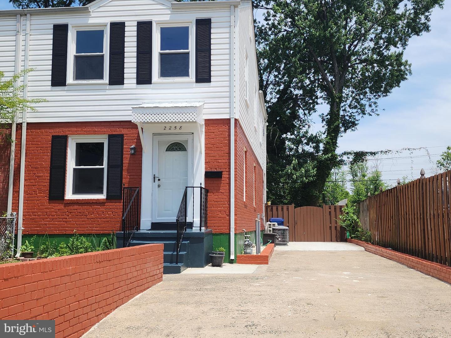 2258 ARLINGTON TER, ALEXANDRIA, Virginia 22303, 4 Bedrooms Bedrooms, ,3 BathroomsBathrooms,Residential,For sale,2258 ARLINGTON TER,VAFX2248824 MLS # VAFX2248824