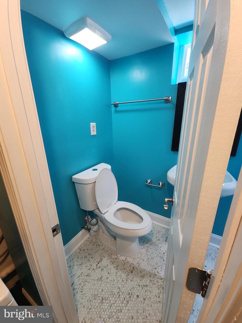 2258 ARLINGTON TER, ALEXANDRIA, Virginia 22303, 4 Bedrooms Bedrooms, ,3 BathroomsBathrooms,Residential,For sale,2258 ARLINGTON TER,VAFX2248824 MLS # VAFX2248824