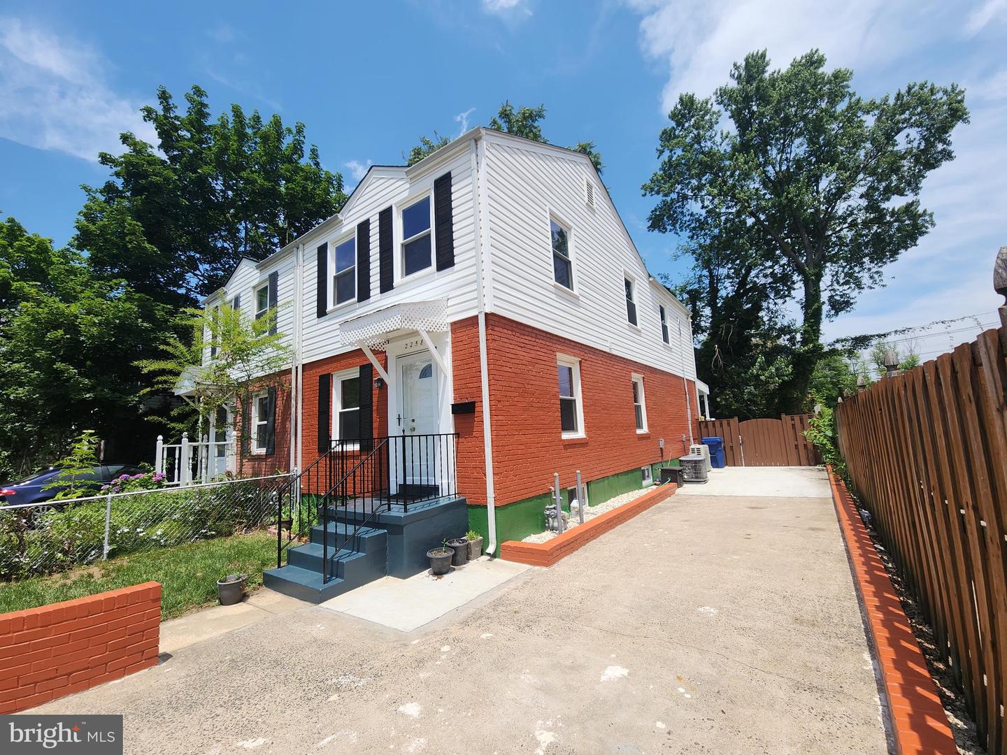 2258 ARLINGTON TER, ALEXANDRIA, Virginia 22303, 4 Bedrooms Bedrooms, ,3 BathroomsBathrooms,Residential,For sale,2258 ARLINGTON TER,VAFX2248824 MLS # VAFX2248824