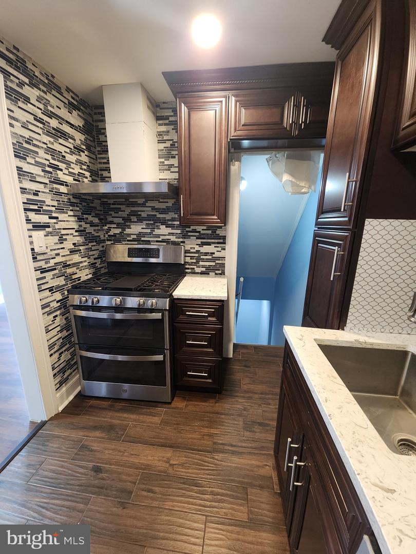 2258 ARLINGTON TER, ALEXANDRIA, Virginia 22303, 4 Bedrooms Bedrooms, ,3 BathroomsBathrooms,Residential,For sale,2258 ARLINGTON TER,VAFX2248824 MLS # VAFX2248824