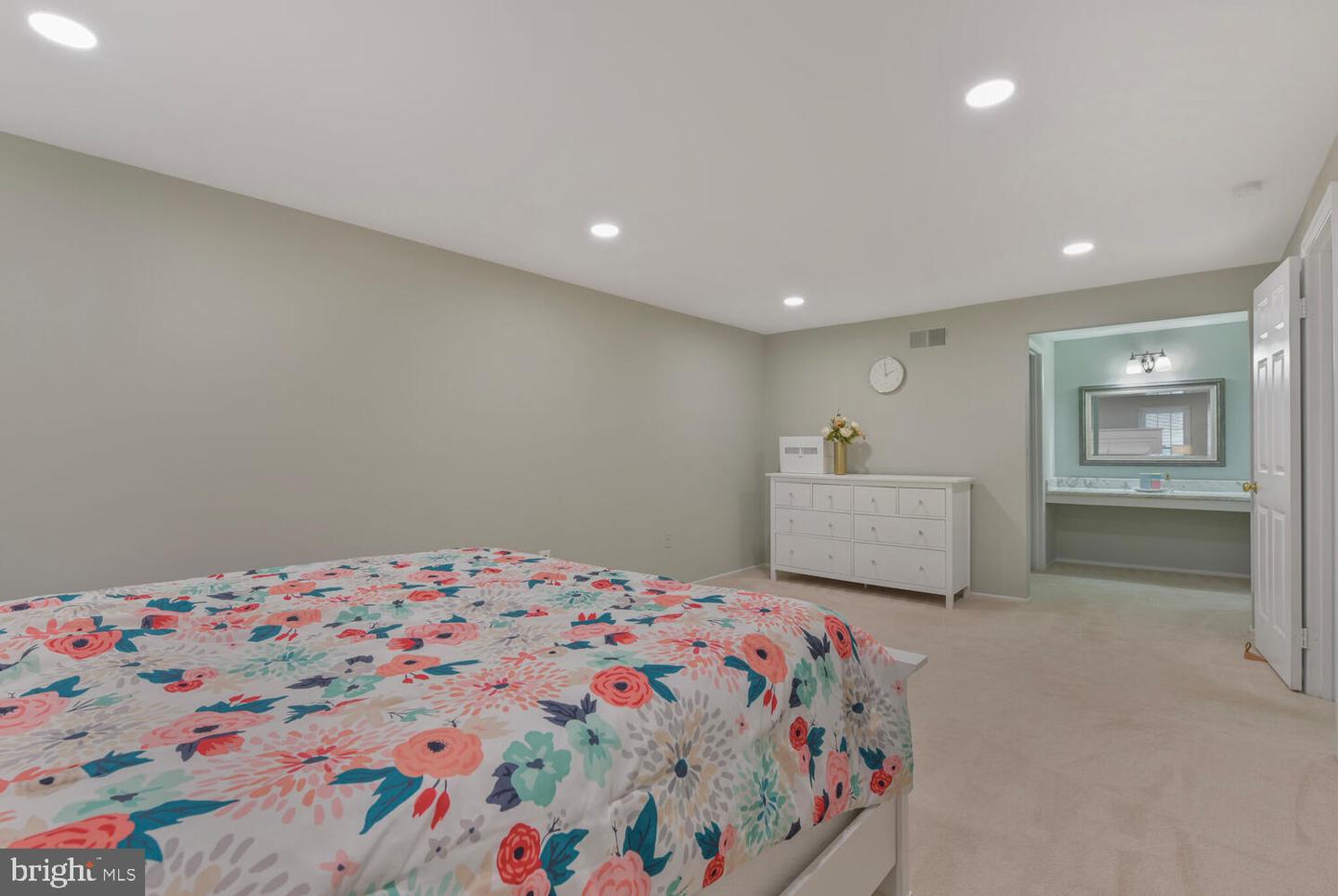 10824 BURR OAK WAY, BURKE, Virginia 22015, 5 Bedrooms Bedrooms, ,3 BathroomsBathrooms,Residential,For sale,10824 BURR OAK WAY,VAFX2248960 MLS # VAFX2248960