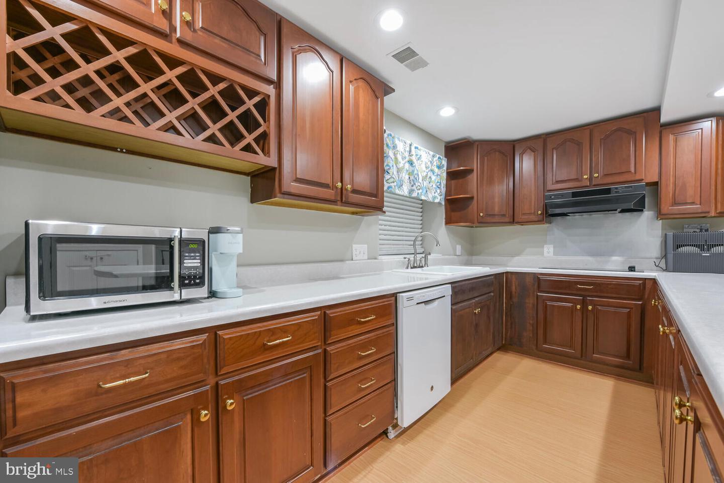 10824 BURR OAK WAY, BURKE, Virginia 22015, 5 Bedrooms Bedrooms, ,3 BathroomsBathrooms,Residential,For sale,10824 BURR OAK WAY,VAFX2248960 MLS # VAFX2248960