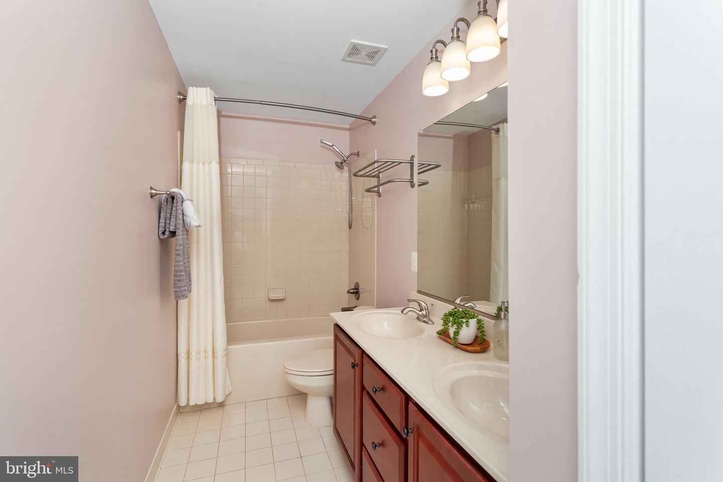 173 EMPRESS ALEXANDRA PL, FREDERICKSBURG, Virginia 22406, 4 Bedrooms Bedrooms, ,3 BathroomsBathrooms,Residential,For sale,173 EMPRESS ALEXANDRA PL,VAST2040010 MLS # VAST2040010
