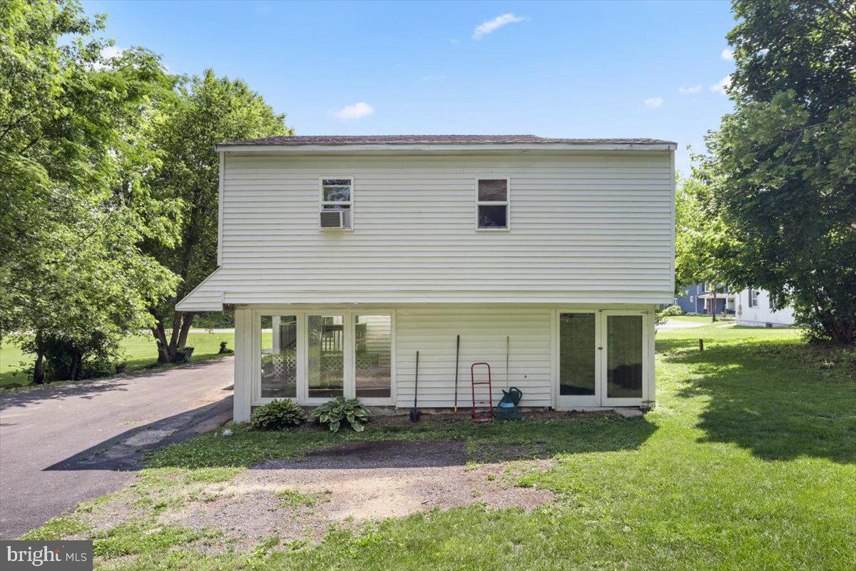 327 BRYARLY RD, WINCHESTER, Virginia 22603, 3 Bedrooms Bedrooms, ,2 BathroomsBathrooms,Residential,For sale,327 BRYARLY RD,VAFV2034992 MLS # VAFV2034992