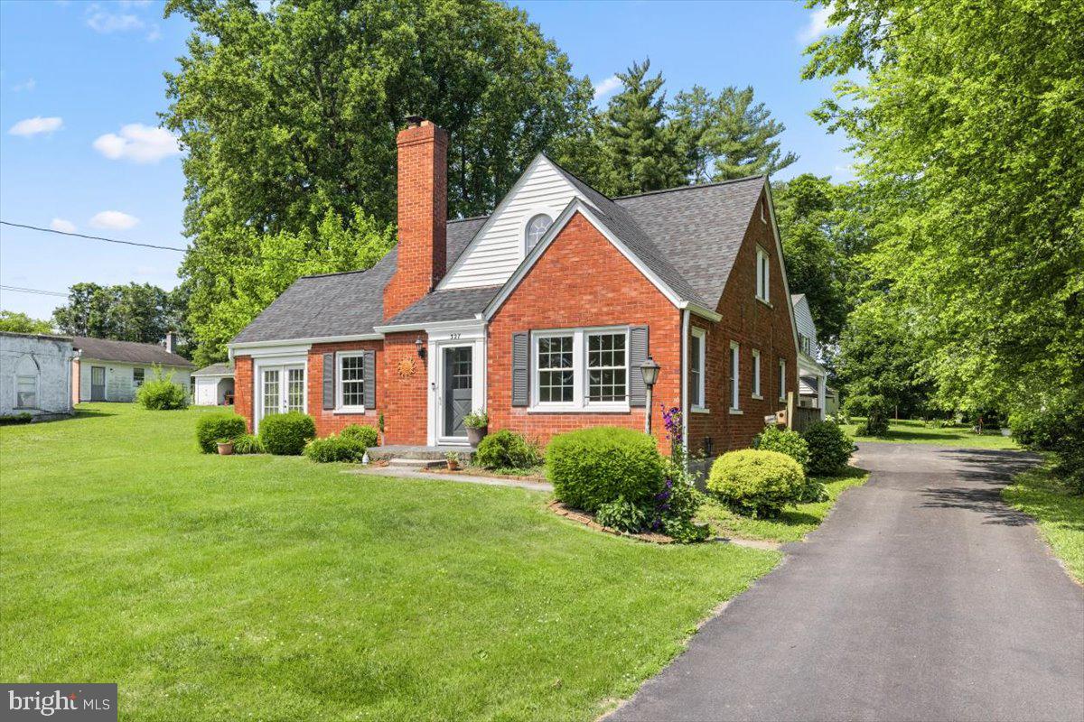 327 BRYARLY RD, WINCHESTER, Virginia 22603, 3 Bedrooms Bedrooms, ,2 BathroomsBathrooms,Residential,For sale,327 BRYARLY RD,VAFV2034992 MLS # VAFV2034992