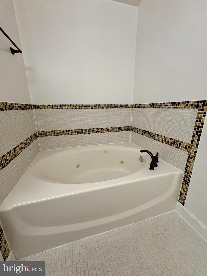 4100-K MONUMENT CT #304, FAIRFAX, Virginia 22033, 2 Bedrooms Bedrooms, ,2 BathroomsBathrooms,Residential,For sale,4100-K MONUMENT CT #304,VAFX2249038 MLS # VAFX2249038