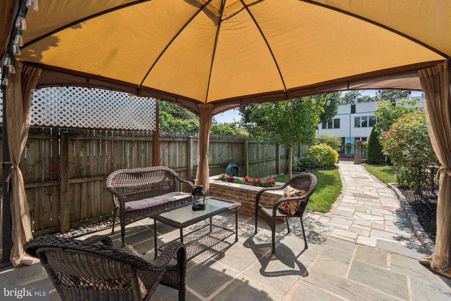 425 16TH ST SE, WASHINGTON, District Of Columbia 20003, 3 Bedrooms Bedrooms, ,2 BathroomsBathrooms,Residential,For sale,425 16TH ST SE,DCDC2206668 MLS # DCDC2206668