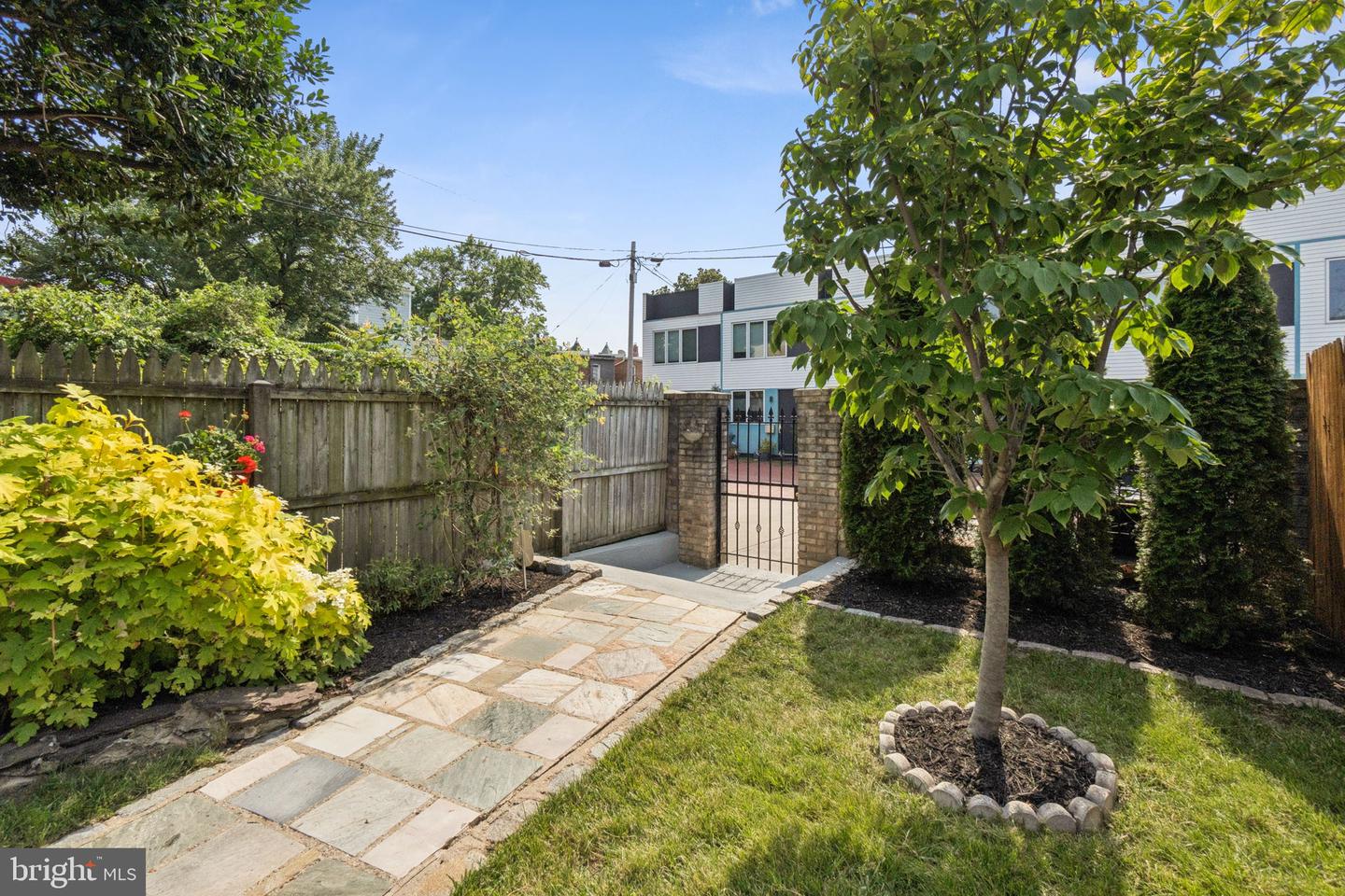 425 16TH ST SE, WASHINGTON, District Of Columbia 20003, 3 Bedrooms Bedrooms, ,2 BathroomsBathrooms,Residential,For sale,425 16TH ST SE,DCDC2206668 MLS # DCDC2206668