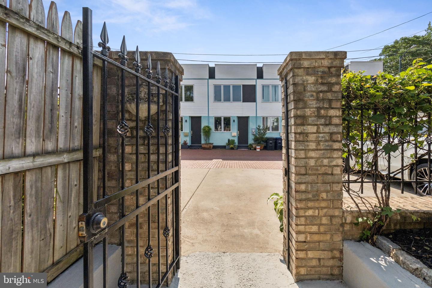 425 16TH ST SE, WASHINGTON, District Of Columbia 20003, 3 Bedrooms Bedrooms, ,2 BathroomsBathrooms,Residential,For sale,425 16TH ST SE,DCDC2206668 MLS # DCDC2206668