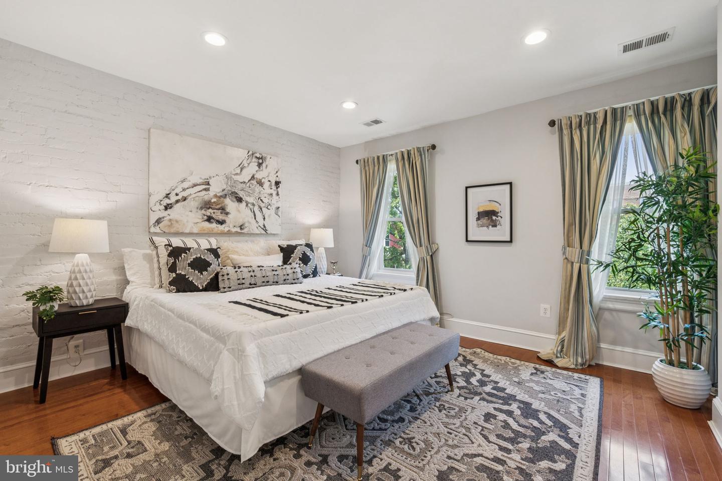 425 16TH ST SE, WASHINGTON, District Of Columbia 20003, 3 Bedrooms Bedrooms, ,2 BathroomsBathrooms,Residential,For sale,425 16TH ST SE,DCDC2206668 MLS # DCDC2206668