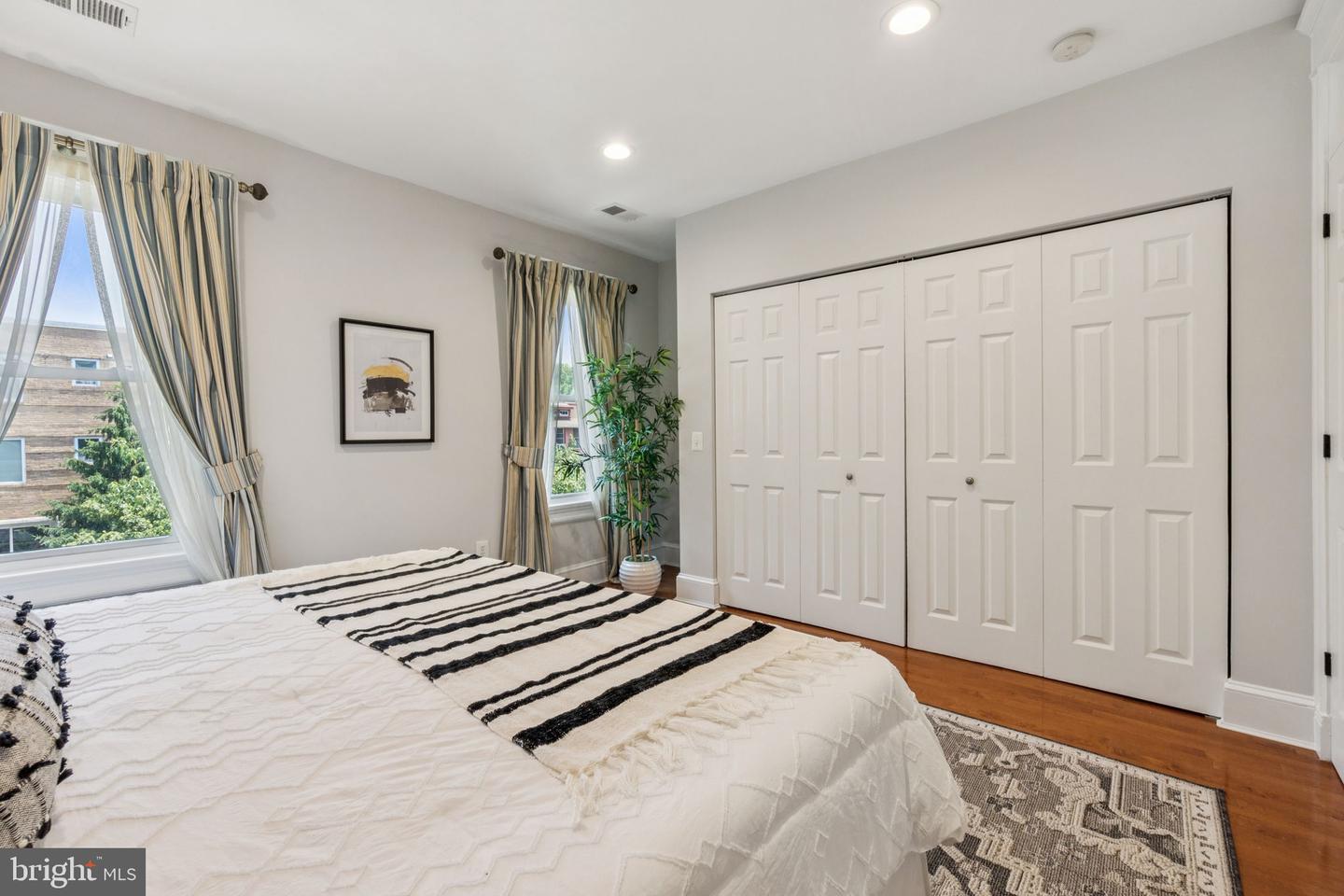 425 16TH ST SE, WASHINGTON, District Of Columbia 20003, 3 Bedrooms Bedrooms, ,2 BathroomsBathrooms,Residential,For sale,425 16TH ST SE,DCDC2206668 MLS # DCDC2206668