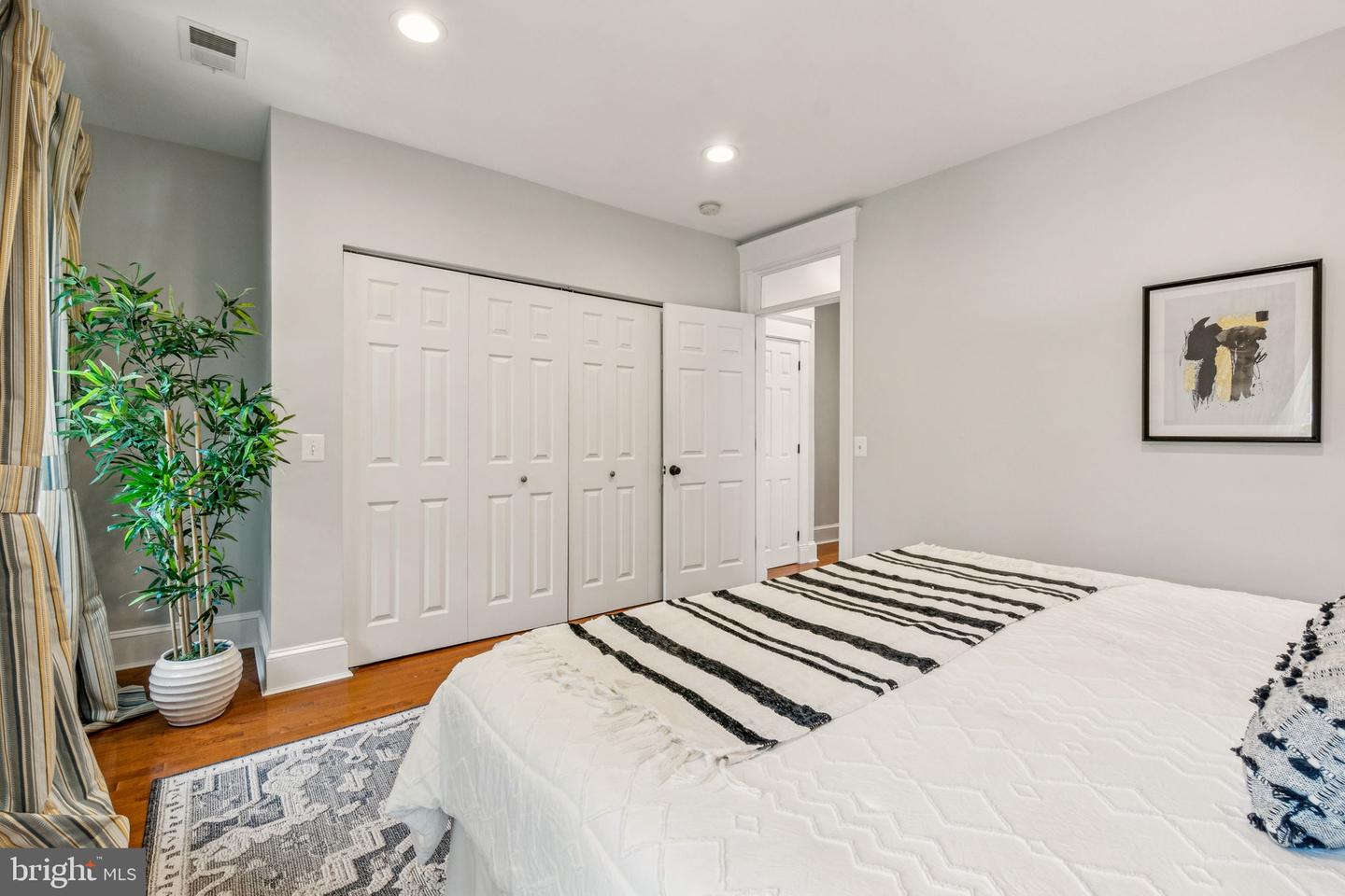 425 16TH ST SE, WASHINGTON, District Of Columbia 20003, 3 Bedrooms Bedrooms, ,2 BathroomsBathrooms,Residential,For sale,425 16TH ST SE,DCDC2206668 MLS # DCDC2206668