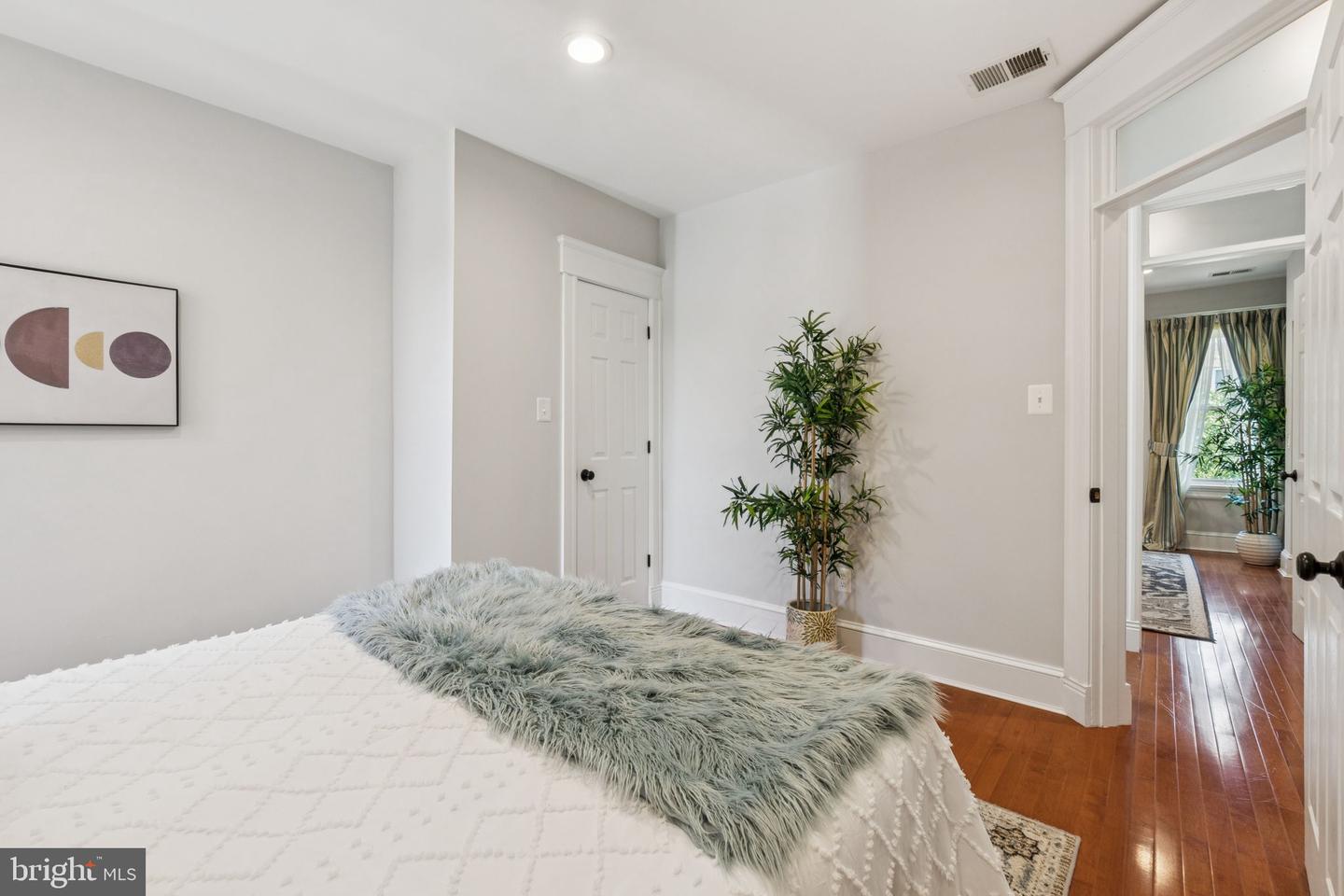 425 16TH ST SE, WASHINGTON, District Of Columbia 20003, 3 Bedrooms Bedrooms, ,2 BathroomsBathrooms,Residential,For sale,425 16TH ST SE,DCDC2206668 MLS # DCDC2206668
