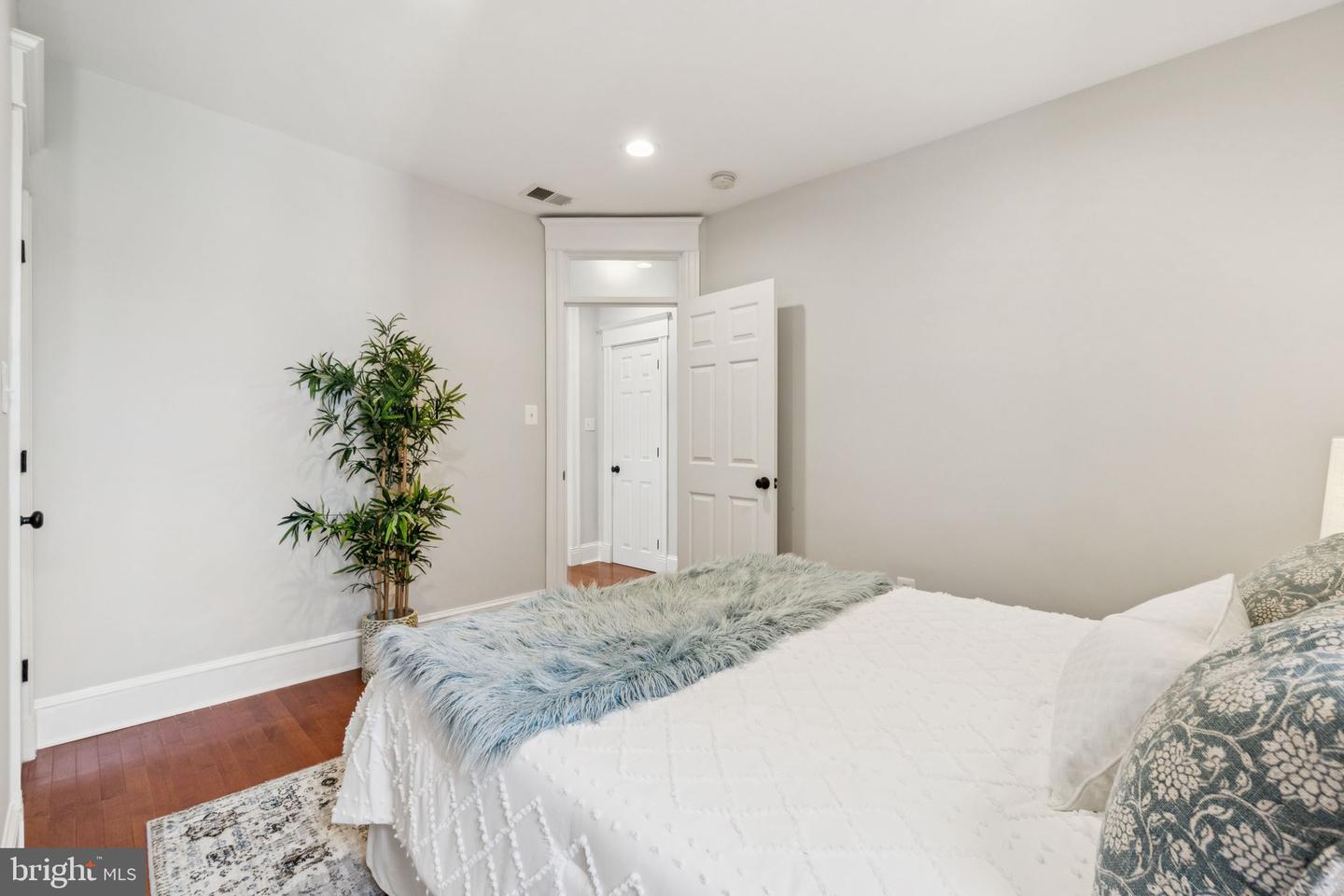 425 16TH ST SE, WASHINGTON, District Of Columbia 20003, 3 Bedrooms Bedrooms, ,2 BathroomsBathrooms,Residential,For sale,425 16TH ST SE,DCDC2206668 MLS # DCDC2206668