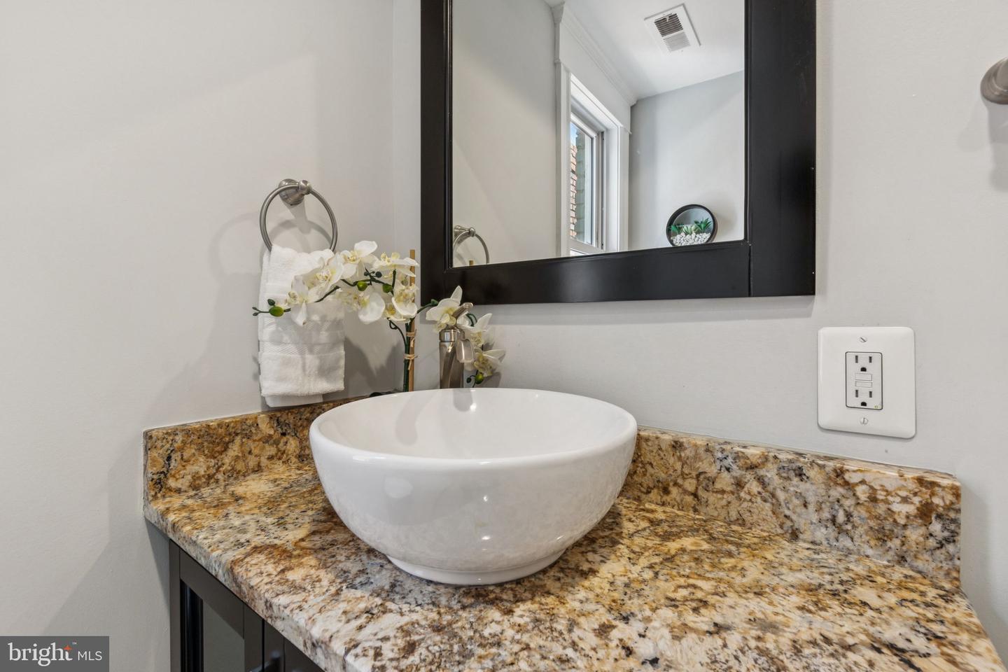 425 16TH ST SE, WASHINGTON, District Of Columbia 20003, 3 Bedrooms Bedrooms, ,2 BathroomsBathrooms,Residential,For sale,425 16TH ST SE,DCDC2206668 MLS # DCDC2206668